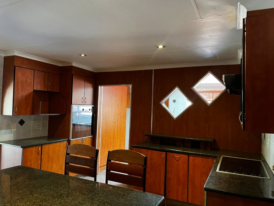 To Let 4 Bedroom Property for Rent in Schoemansville North West